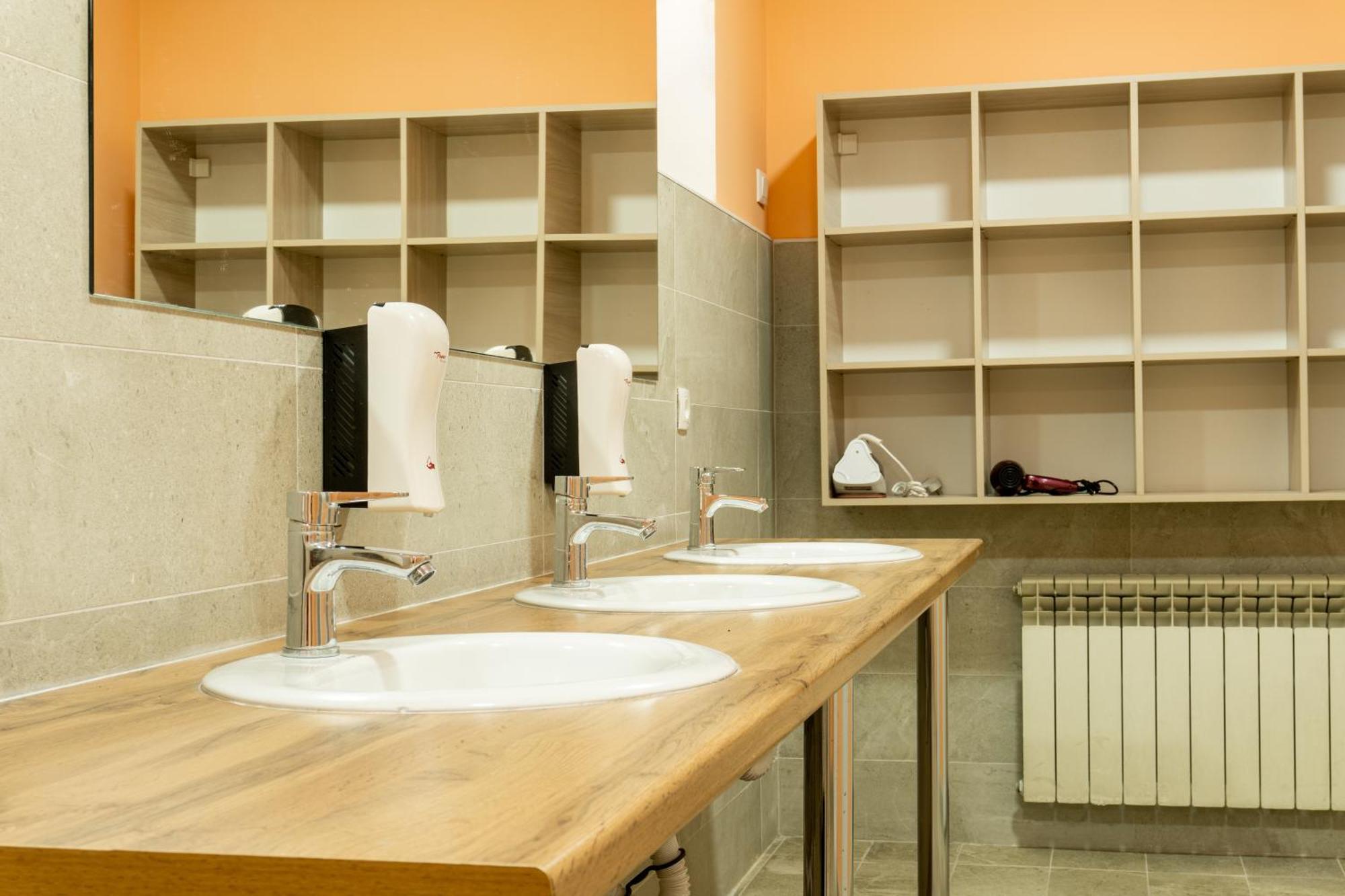 People Hostel & Coworking بيشكيك المظهر الخارجي الصورة